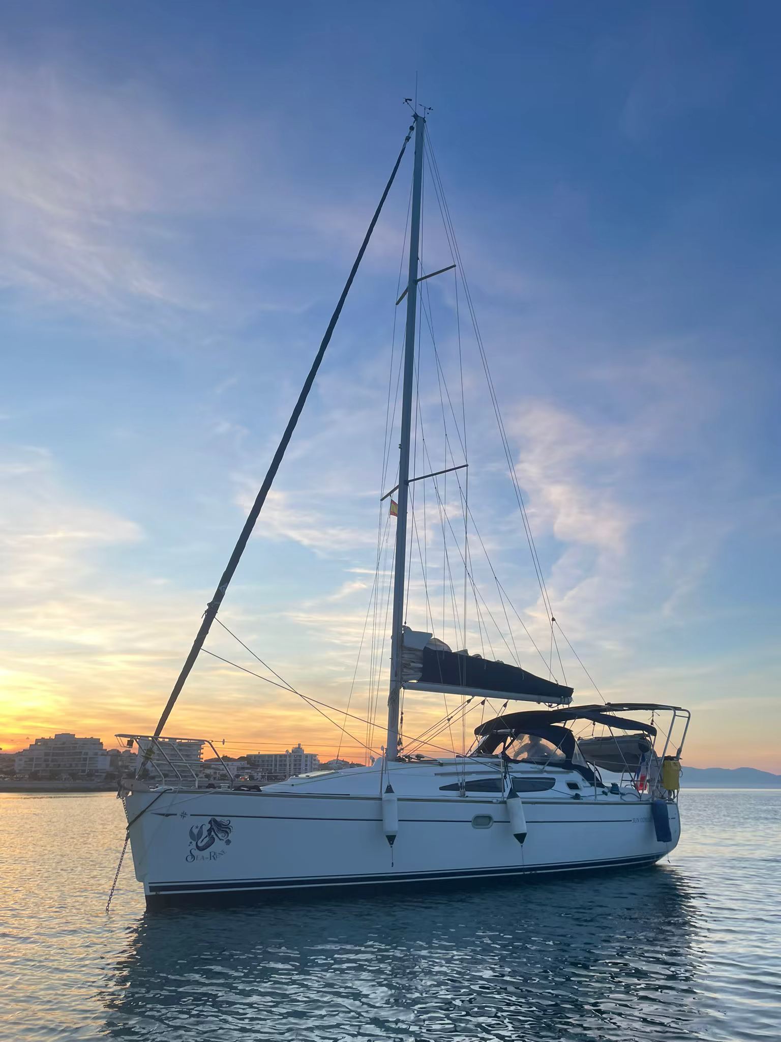 Voilier Jeanneau Sun Odyssey 35 au port de Leucate — sortie en mer à louer sur Click&Boat